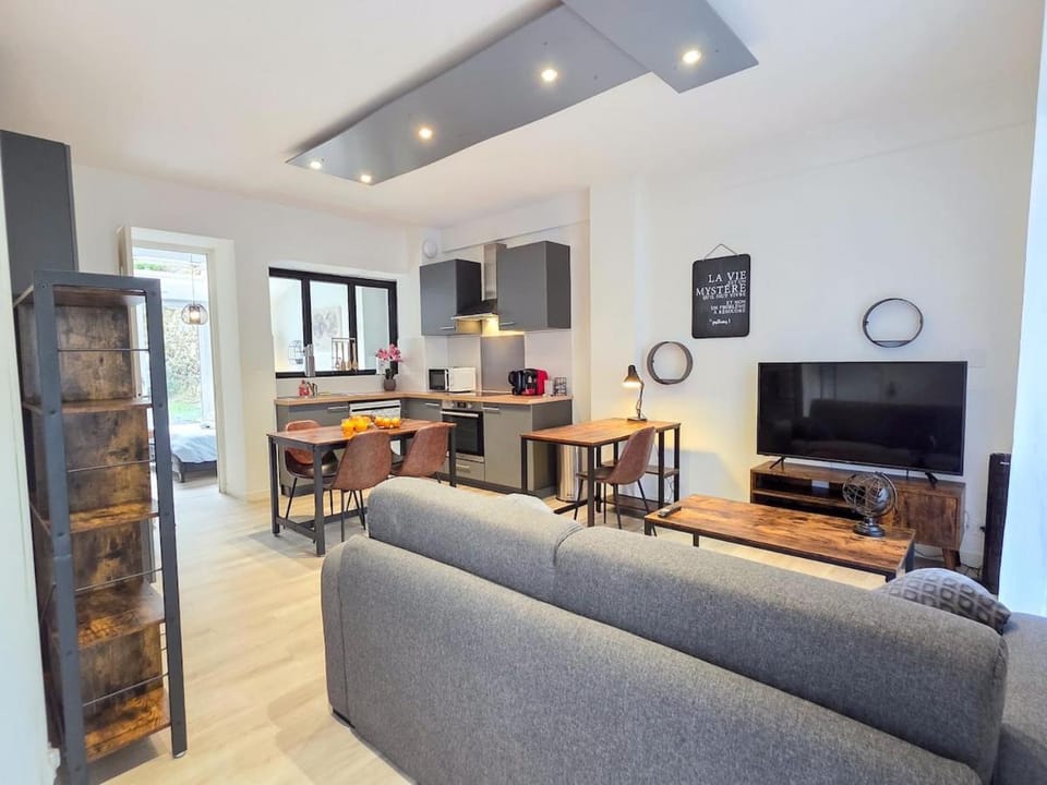 Le Métairie, Parking Privé, 5min de la Gare, Central Apartment in Brittany
