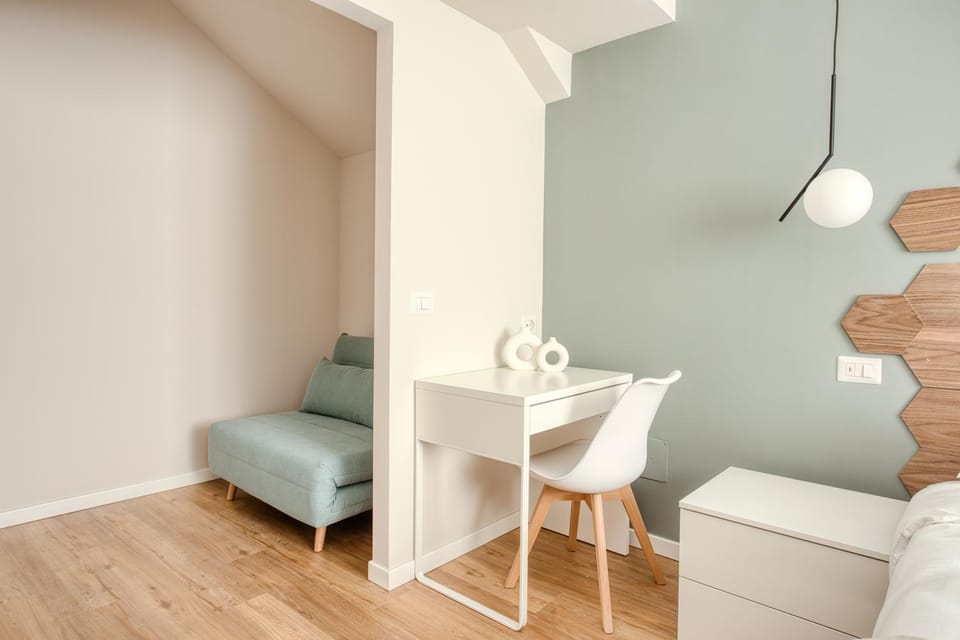 Seating area, Bedroom