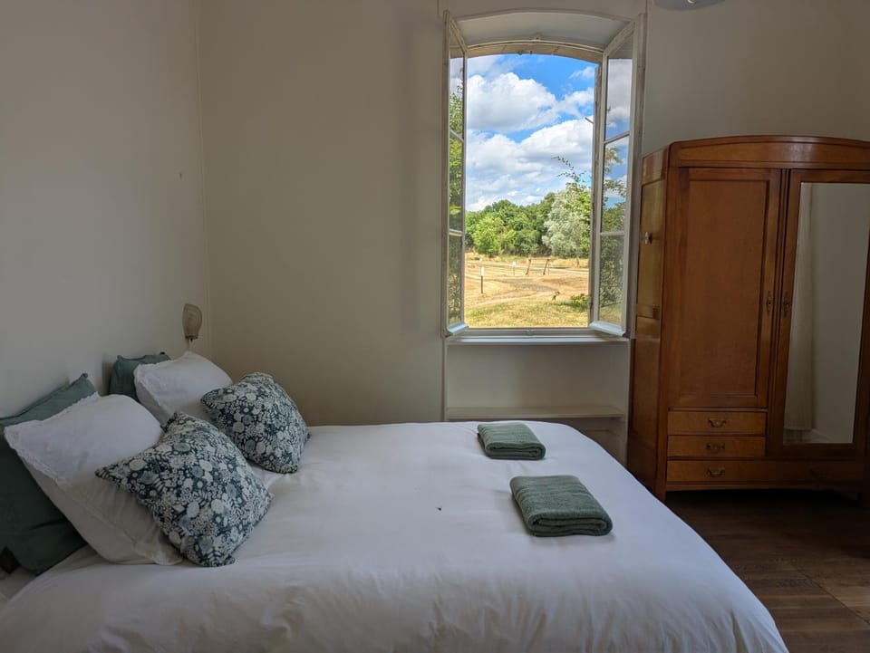 Bed, Photo of the whole room, Bedroom, wardrobe