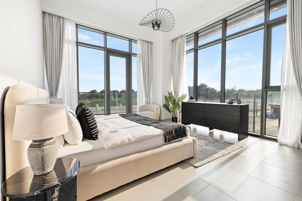 Bed, TV and multimedia, View (from property/room), Balcony/Terrace, Living room, Photo of the whole room, Seating area, Bedroom