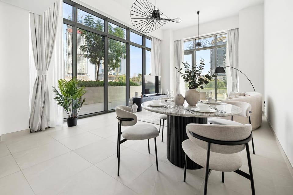 Living room, Seating area, Dining area, fireplace