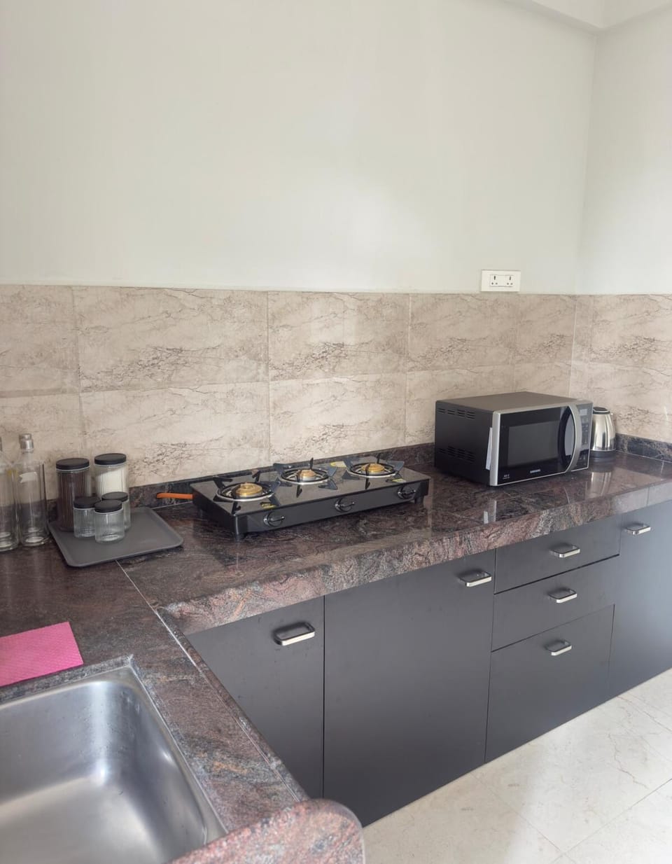 Your Ultimate Noir Awaits! Apartment in Thane
