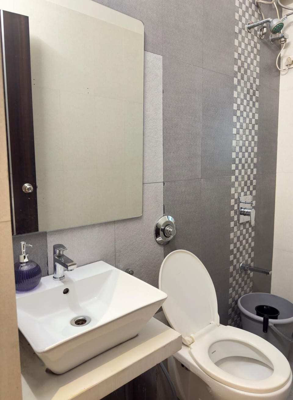 Your Ultimate Noir Awaits! Apartment in Thane