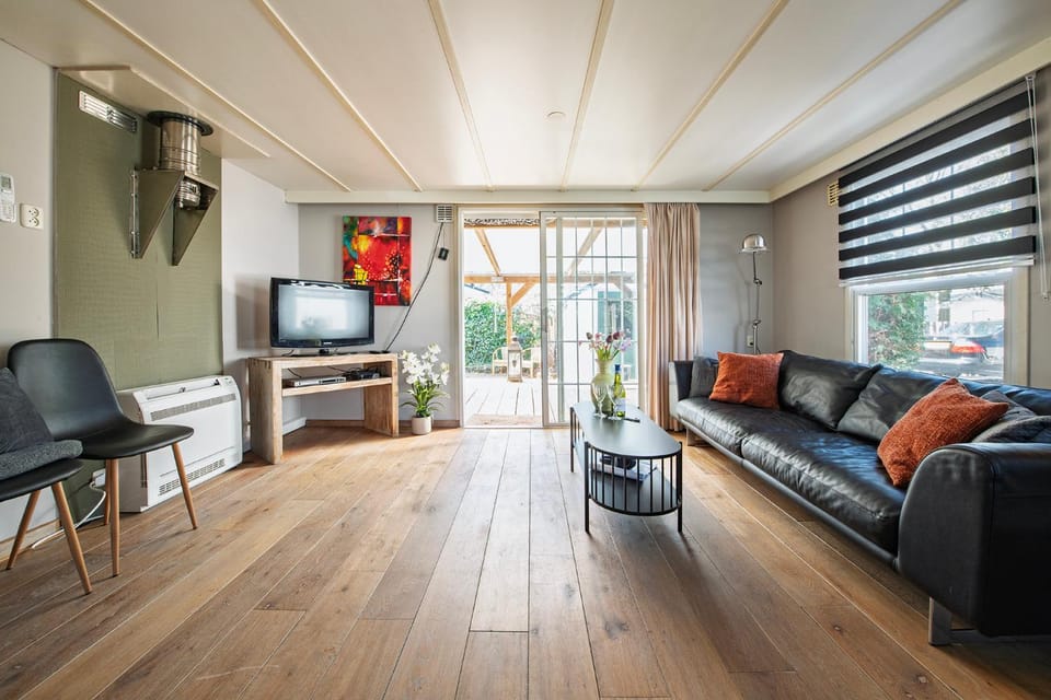 Communal lounge/ TV room, TV and multimedia, Living room, Seating area