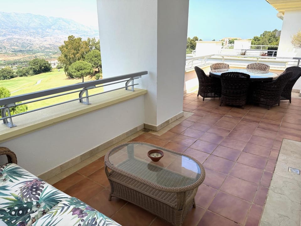 Patio, Natural landscape, Balcony/Terrace, Seating area, Mountain view