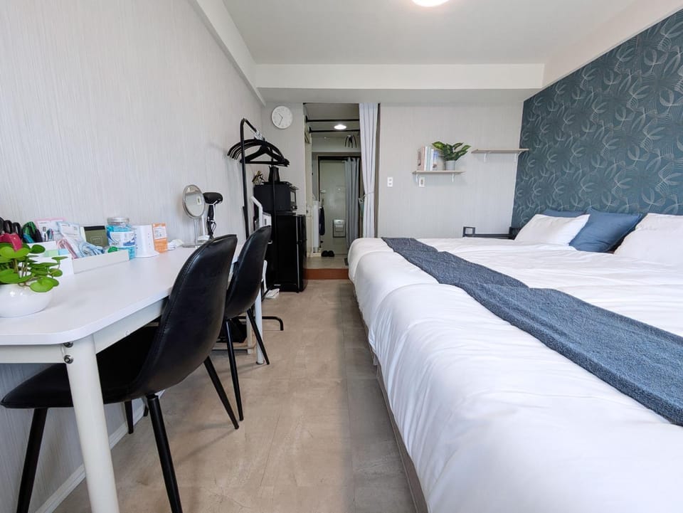 Bed, Photo of the whole room, Dining area