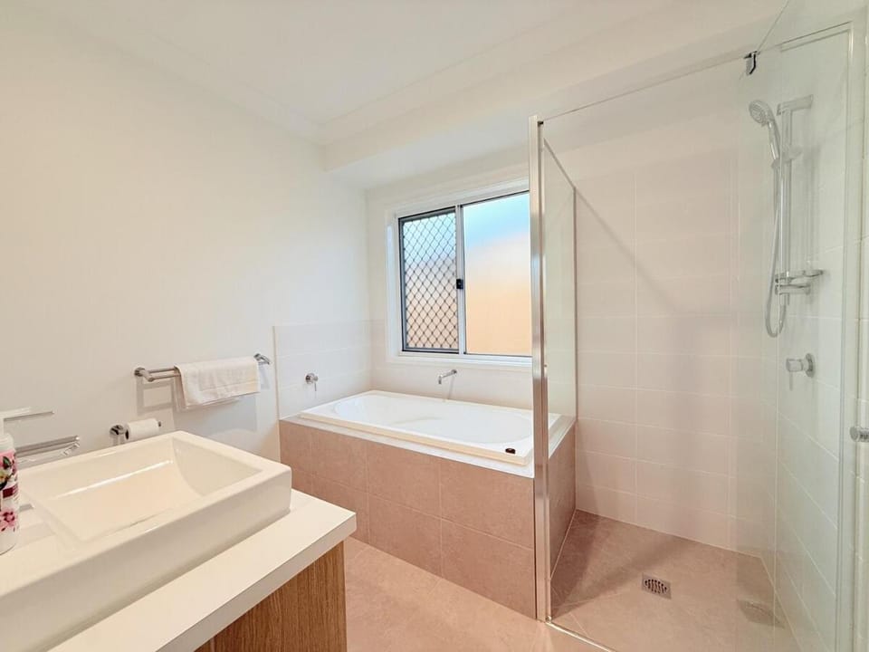 Park Ridge Retreat 4BR 2Bath with Outdoor Villa in Brisbane
