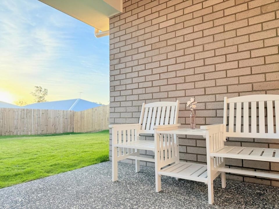 Park Ridge Retreat 4BR 2Bath with Outdoor Villa in Brisbane