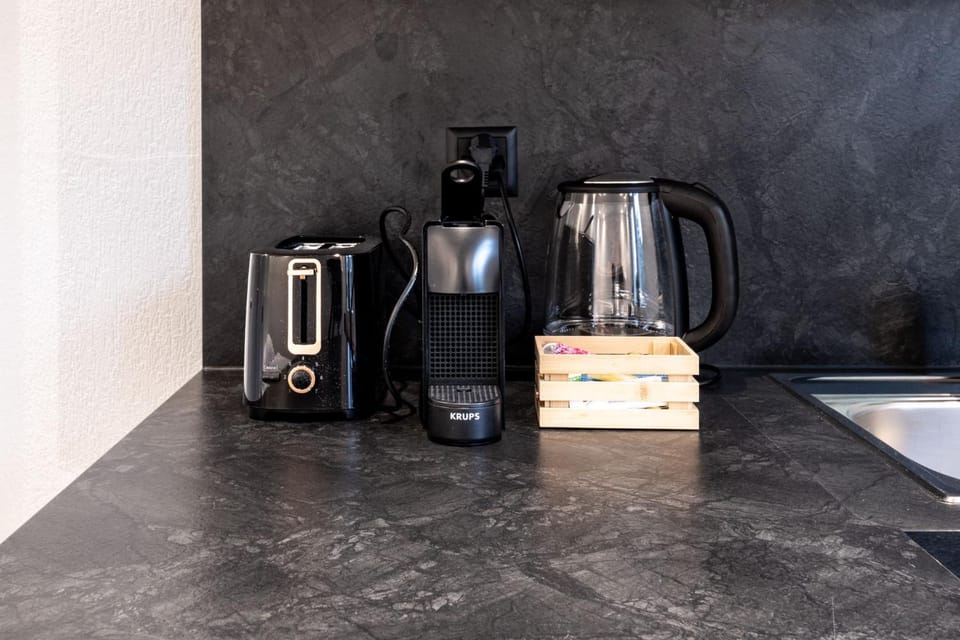 Coffee/tea facilities, Kitchen or kitchenette