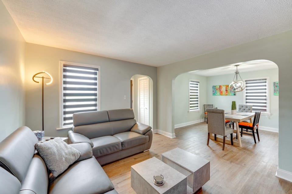 3 Mi to Dtwn Youngstown and YSU Family Home with Yard House in Lansingville