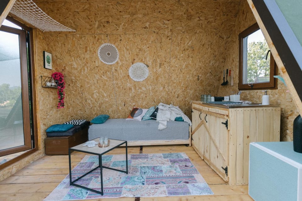 Bed, Photo of the whole room, Seating area