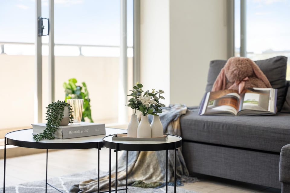 Bright & Airy 2BR - Steps to Station & Westfield Apartment in Parramatta