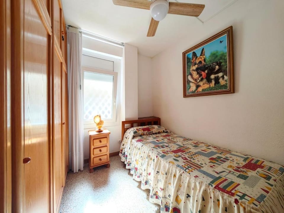 Ideal for families and nomads, 3' beach, terrace and WiFi Apartment in Baix Penedès