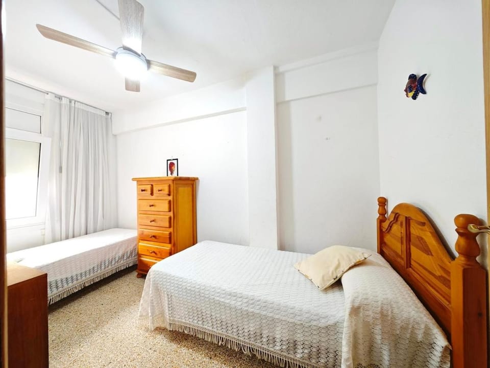 Ideal for families and nomads, 3' beach, terrace and WiFi Apartment in Baix Penedès