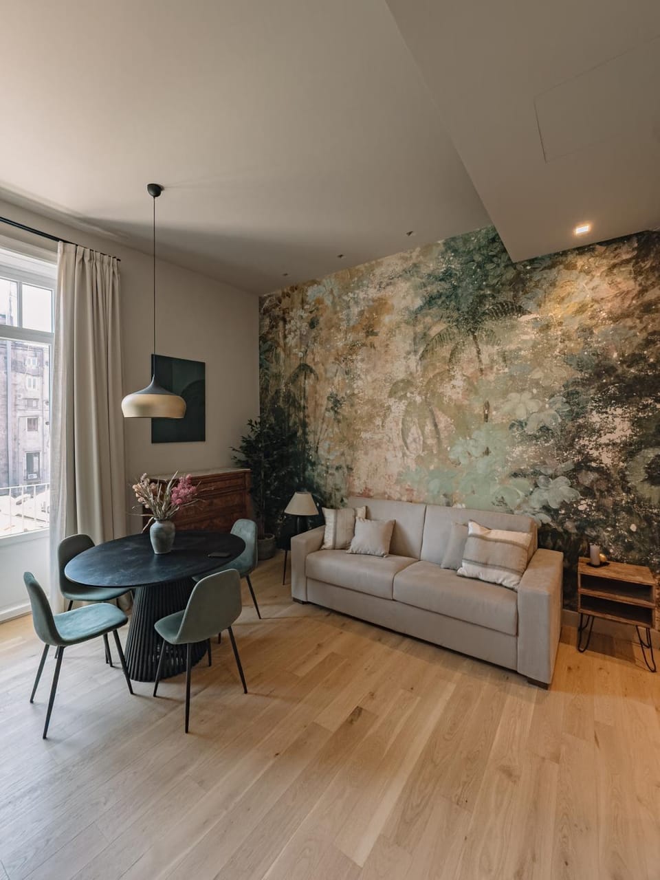 Living room, Seating area, Dining area, air conditioner