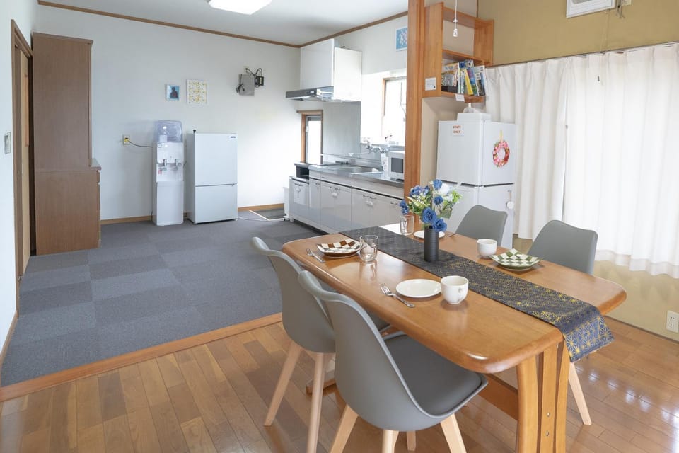 Dining area, Food