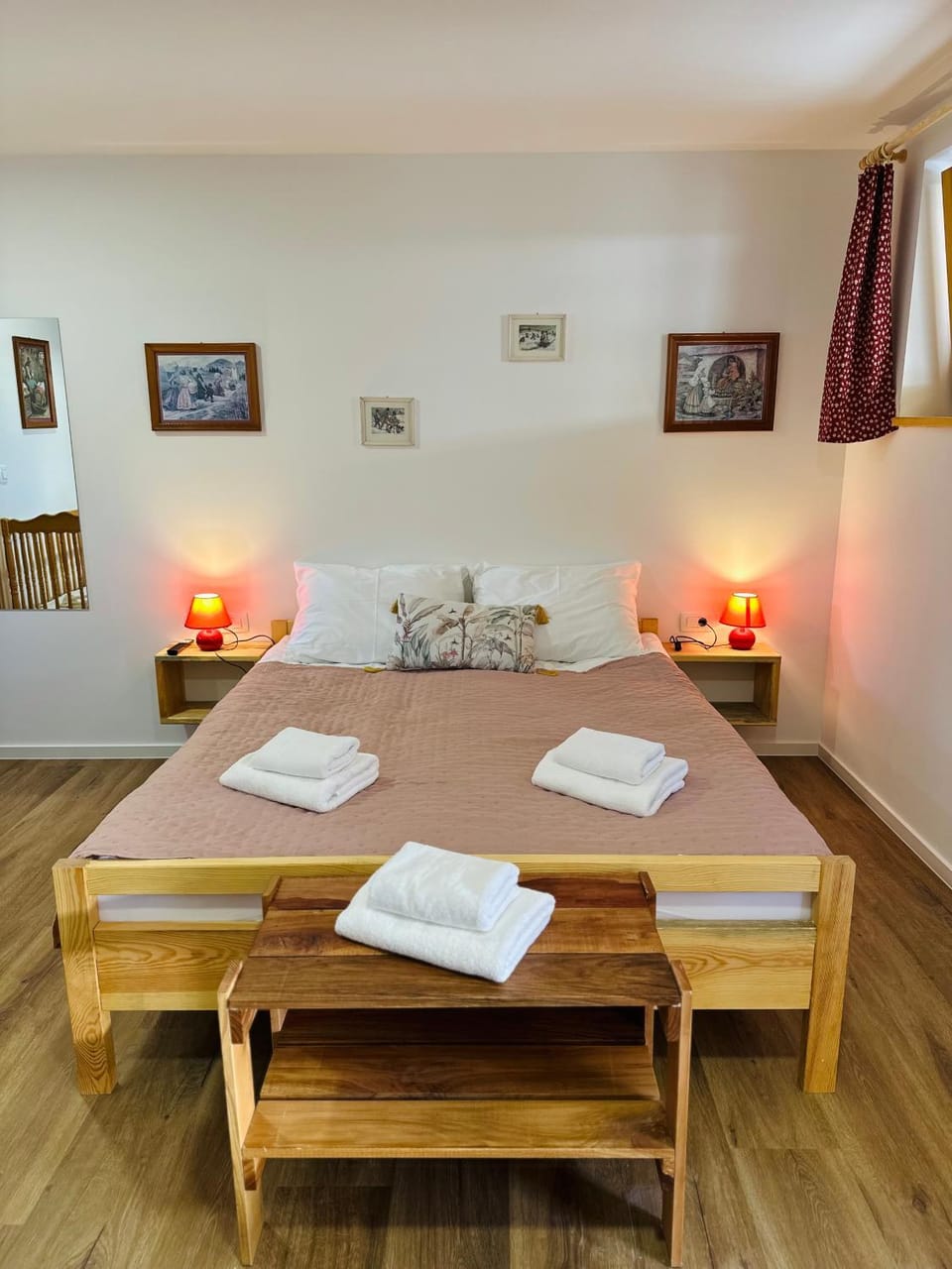 Bed, Bedroom, towels