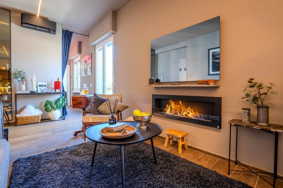 TV and multimedia, Living room, fireplace