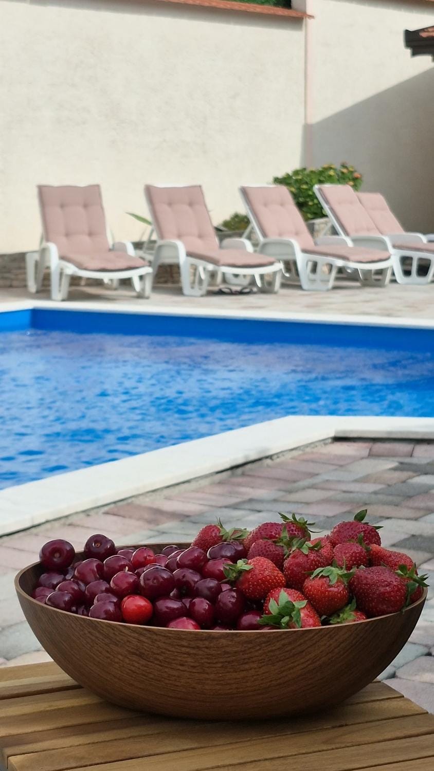 Swimming pool, sunbed