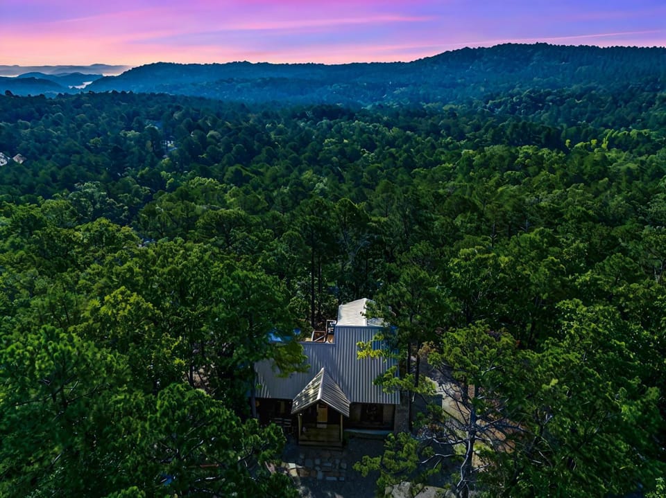Once Upon A View! Floating Hammock, Hot Tub, Firewood, Views! House in Oklahoma