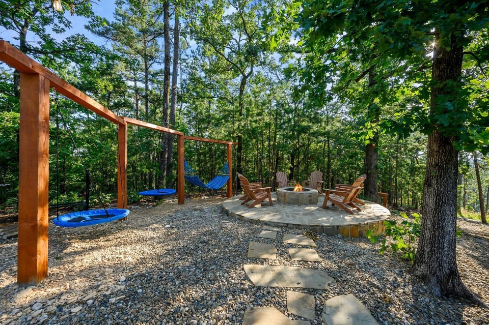 Once Upon A View! Floating Hammock, Hot Tub, Firewood, Views! House in Oklahoma
