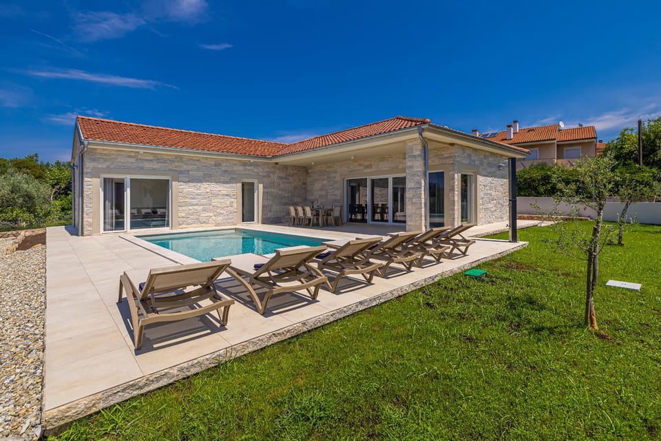 Property building, Swimming pool