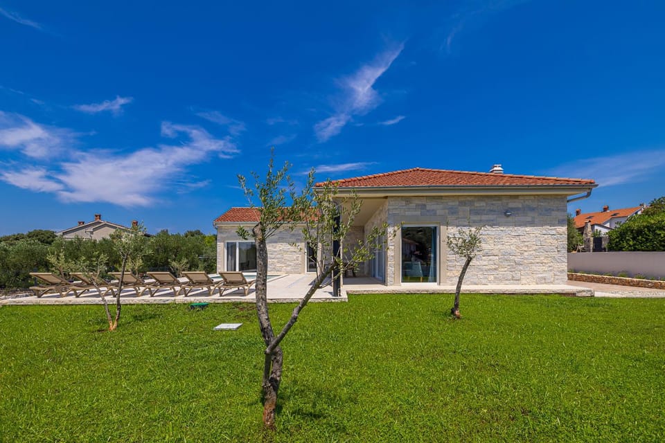 Property building, Garden
