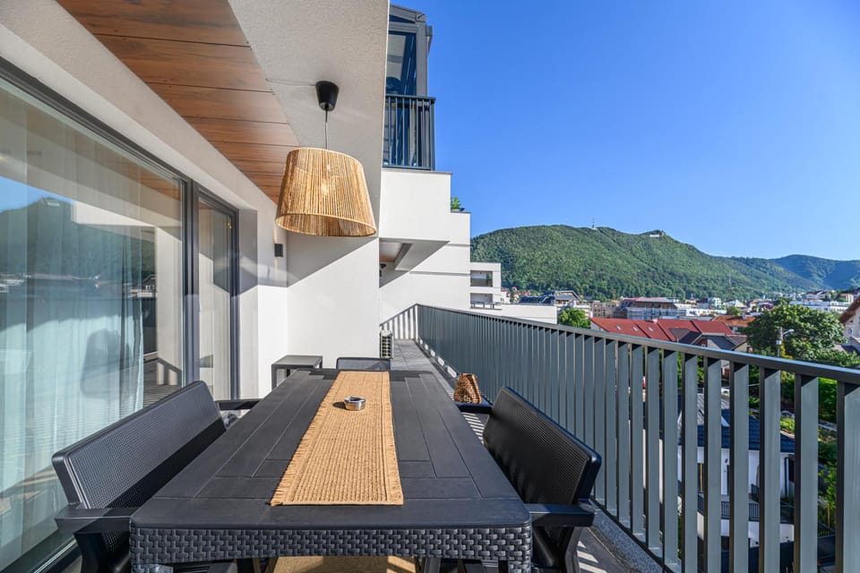 Patio, Day, Natural landscape, View (from property/room), Balcony/Terrace, Dining area, Mountain view