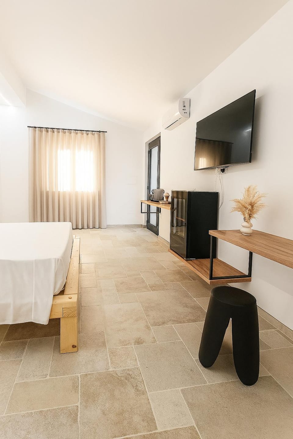 Bed, TV and multimedia, Photo of the whole room, Bedroom, minibar