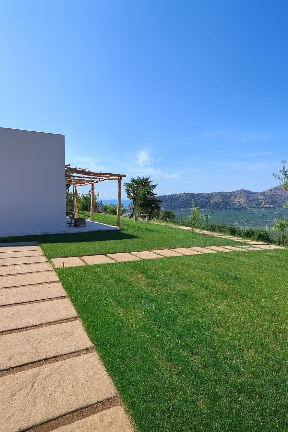 Property building, Nearby landmark, Spring, Day, Natural landscape, Garden, Garden view, Mountain view