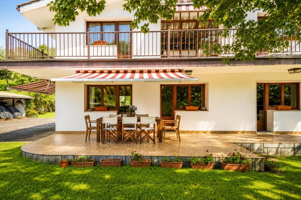 Preciosa y amplia casa con piscina House in Cantabria