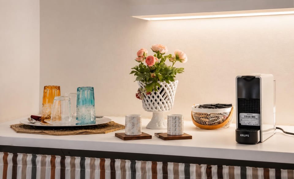 Coffee/tea facilities, Kitchen or kitchenette, Food