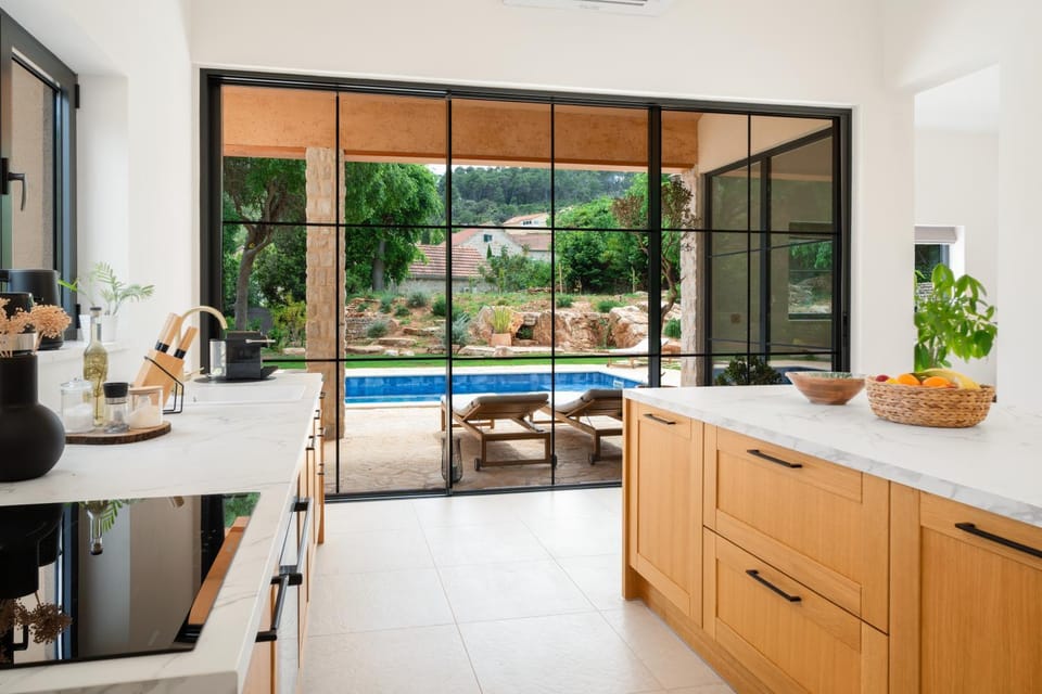 Kitchen or kitchenette, Dining area, Garden view, Pool view
