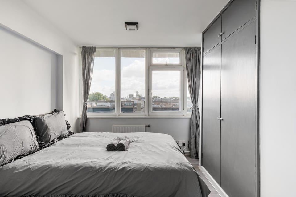 Bed, Bedroom, storage, towels