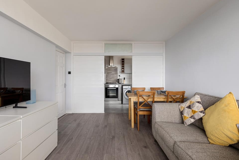 TV and multimedia, Kitchen or kitchenette, Living room, Dining area