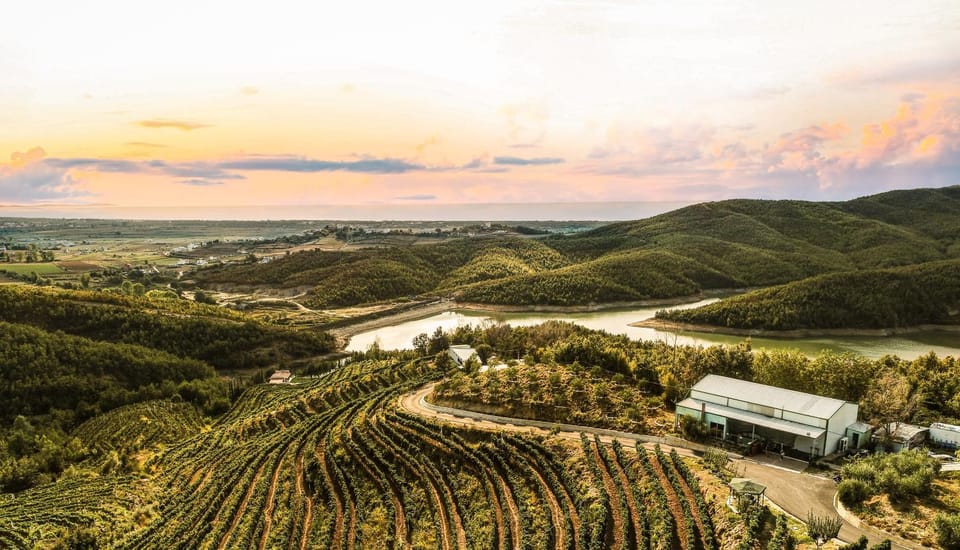 Property building, Nearby landmark, Spring, Natural landscape, Bird's eye view, Lake view, Mountain view, River view