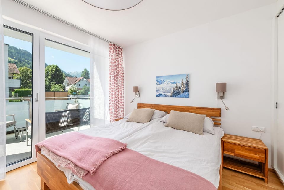 Bed, Natural landscape, Photo of the whole room, Bedroom