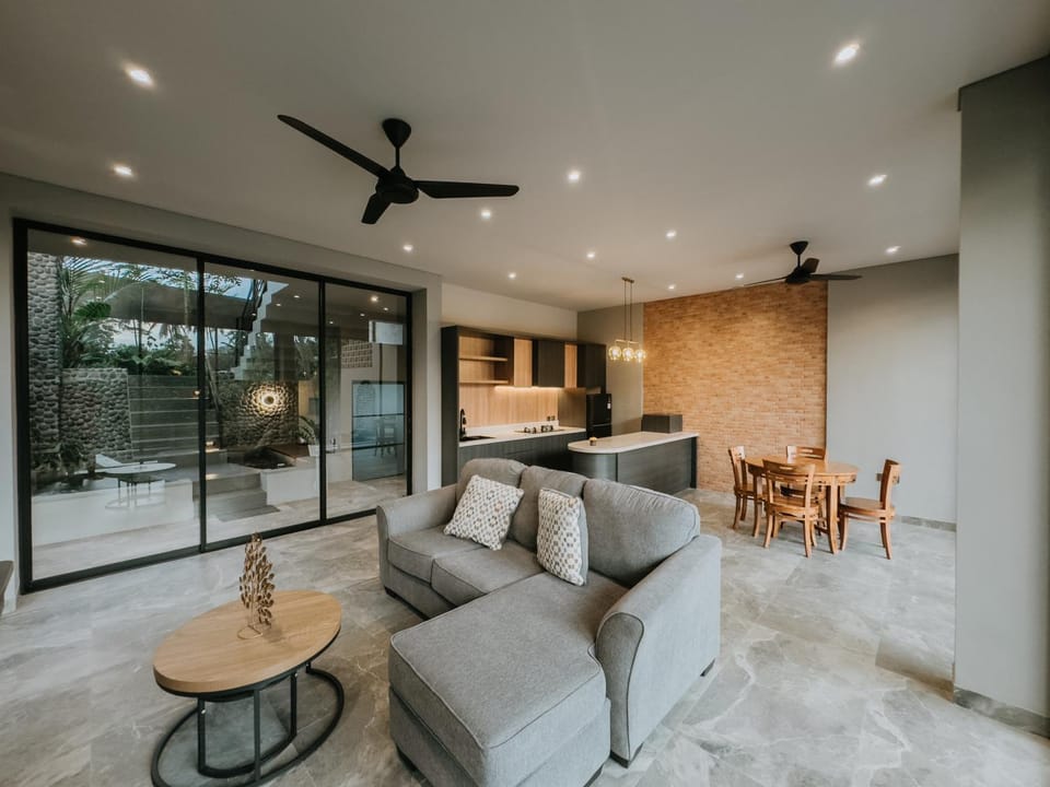 Communal lounge/ TV room, Kitchen or kitchenette, Living room, Seating area
