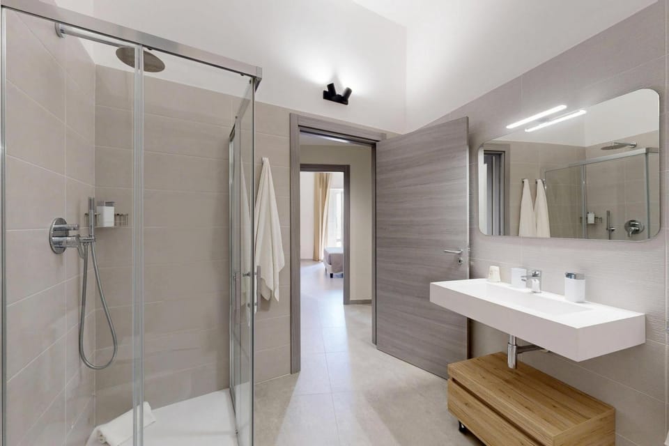Shower, Bathroom, towels