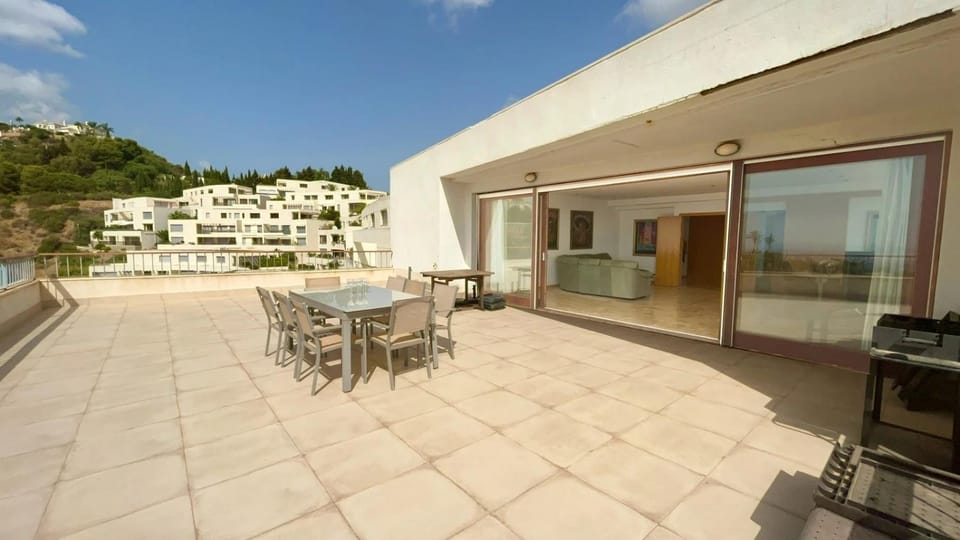 Property building, Balcony/Terrace, Living room