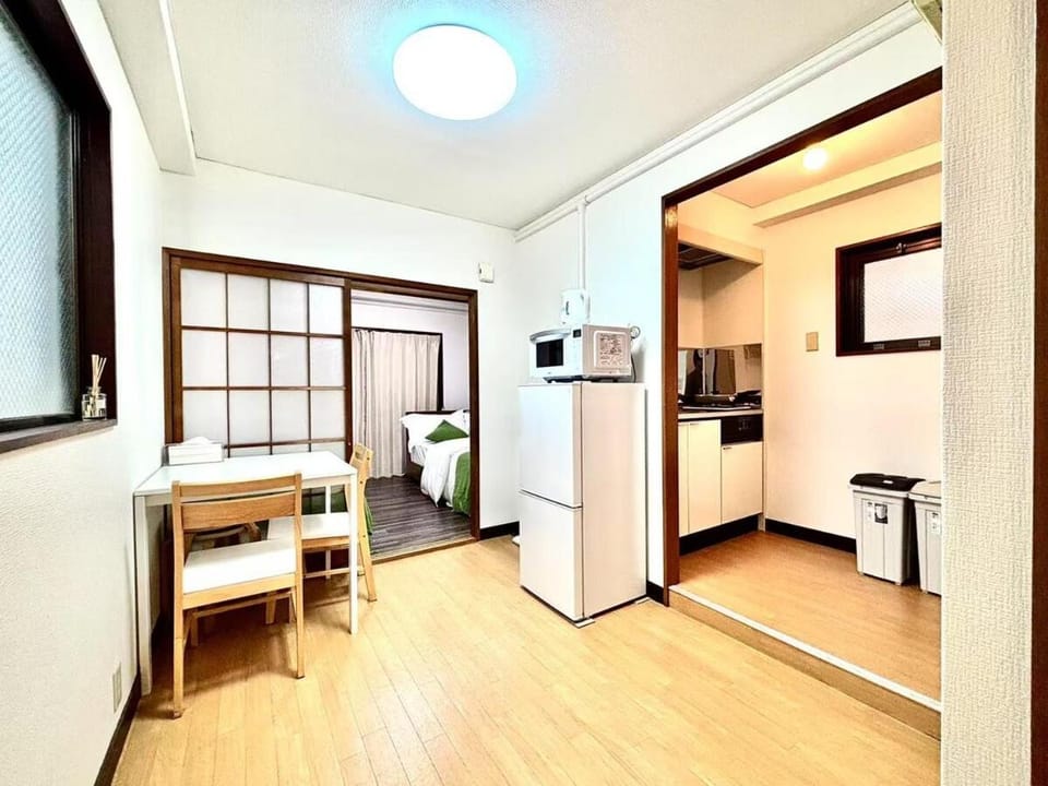Kitchen or kitchenette, Dining area, stove