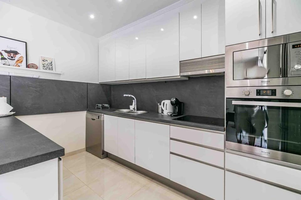 Kitchen or kitchenette, Living room