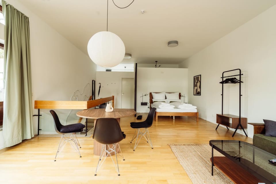 Bed, Living room, Photo of the whole room, Seating area, Dining area, Bedroom