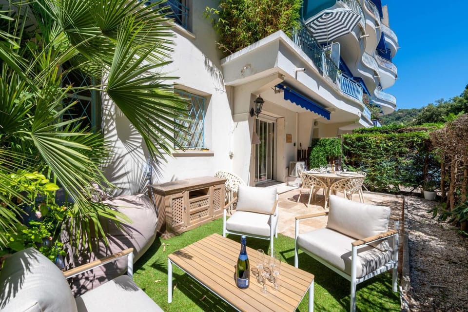 Patio, Garden, Living room