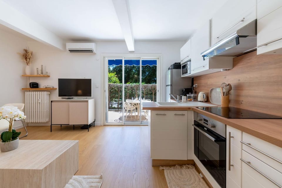 TV and multimedia, Kitchen or kitchenette