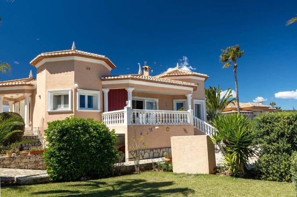 Property building, Garden, Garden view