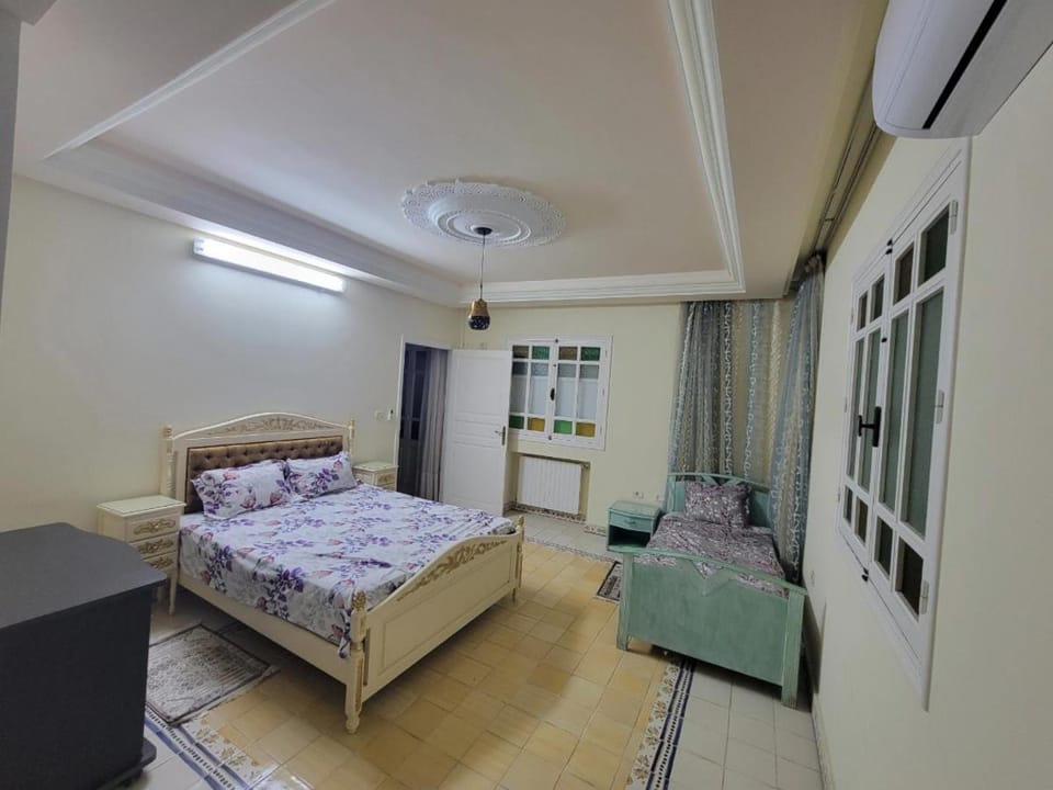 Bed, Photo of the whole room, Bedroom, air conditioner