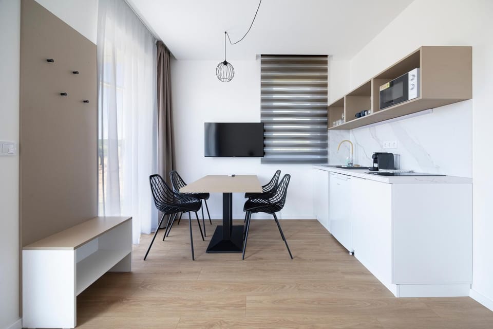 TV and multimedia, Kitchen or kitchenette, Dining area