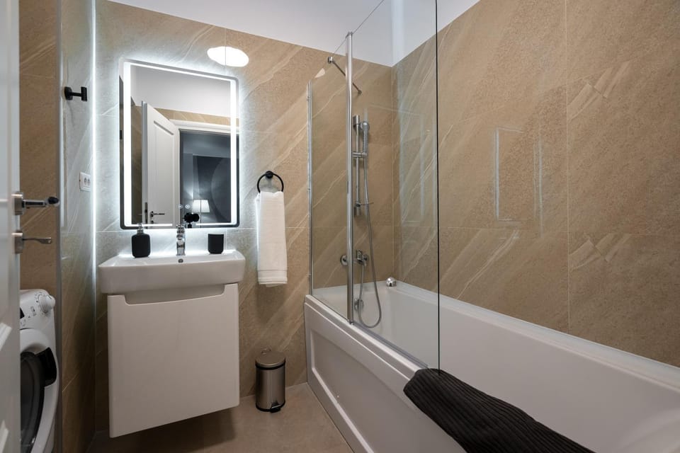 Shower, Bathroom, Bath, towels