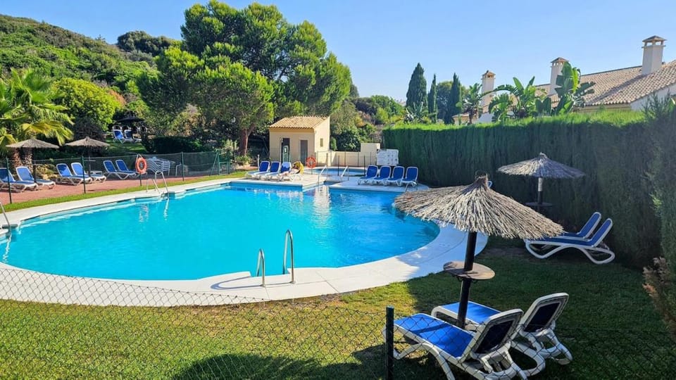 Swimming pool, Swimming pool